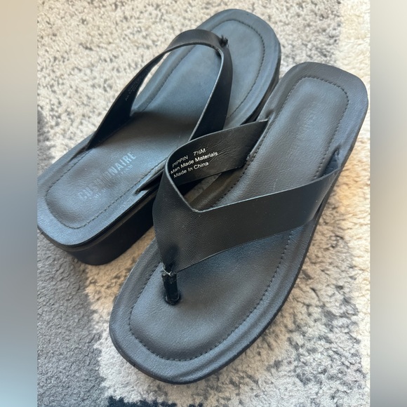 Cushionare black thong platform sandals. Memory foam/faux leather. Size 7.5 - Picture 2 of 4